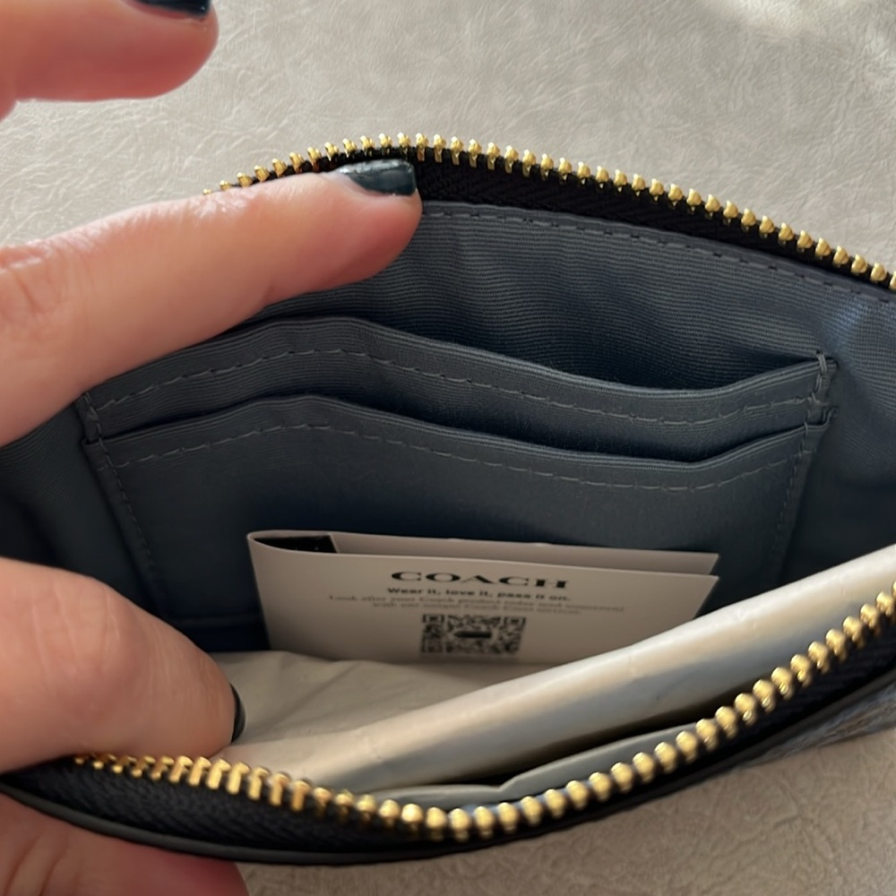 Coach wristlet NWT - Picture 3 of 3